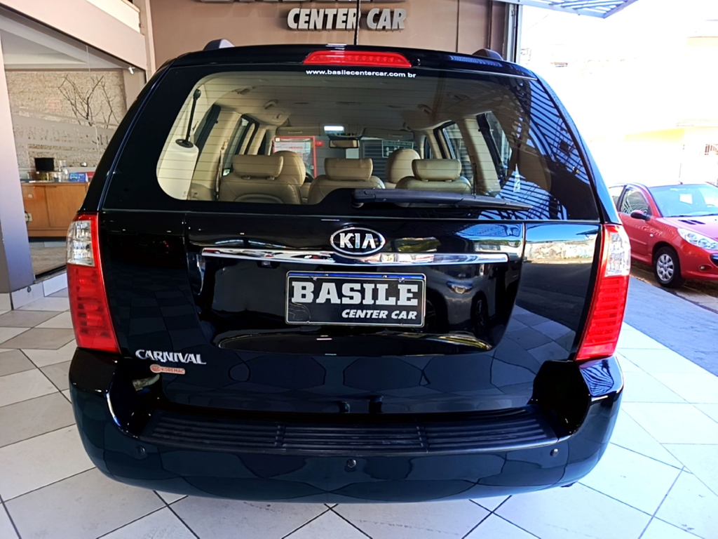 Kia Carnival Preto