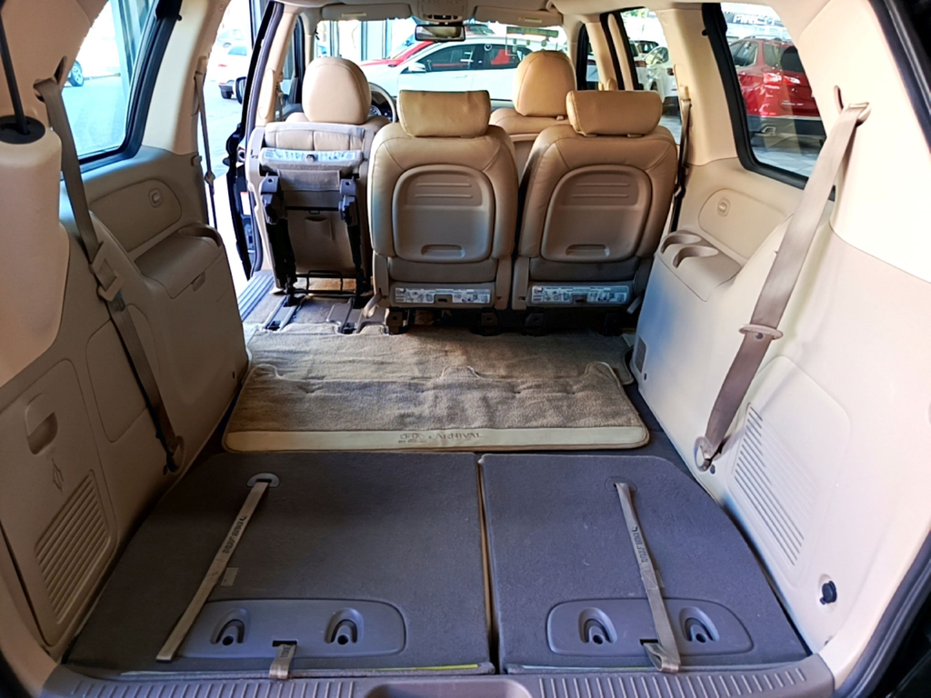 Kia Carnival Preto