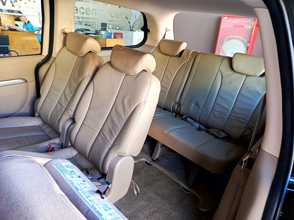 Kia Carnival Preto
