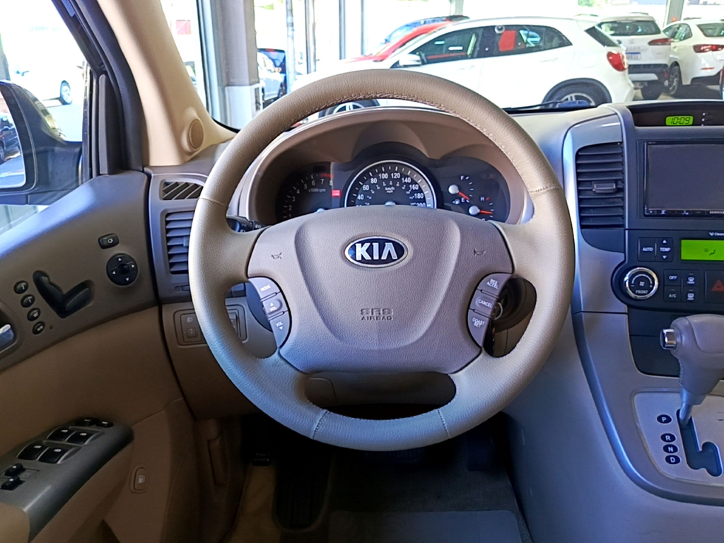 Kia Carnival Preto