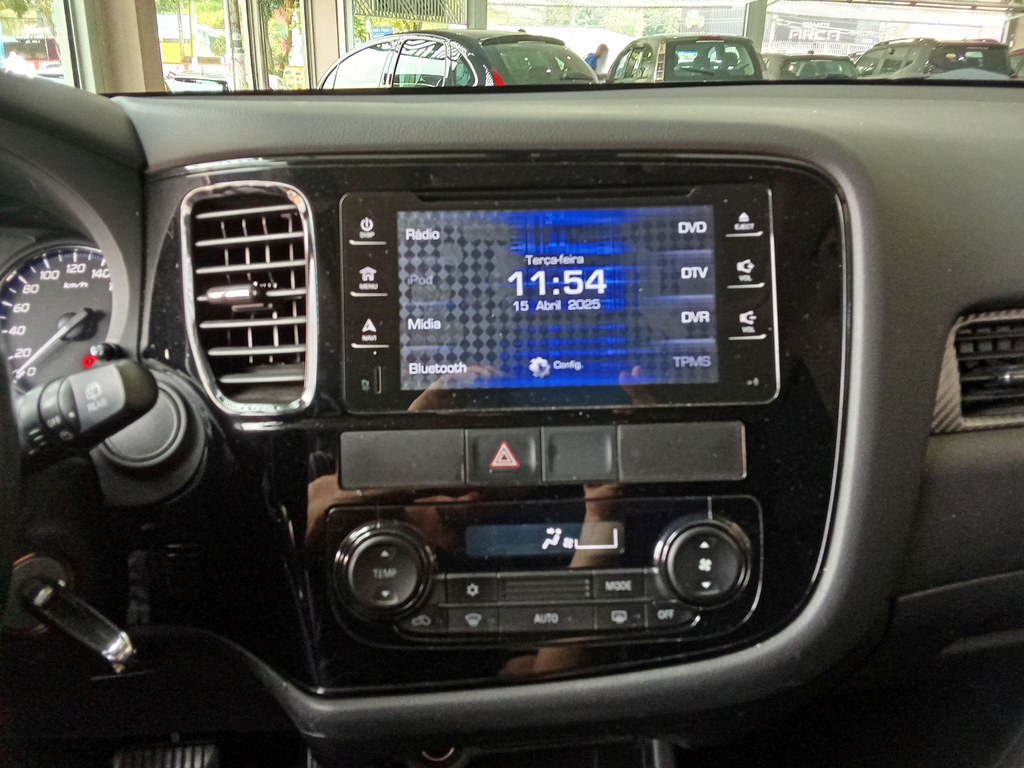 Mitsubishi Outlander Preto