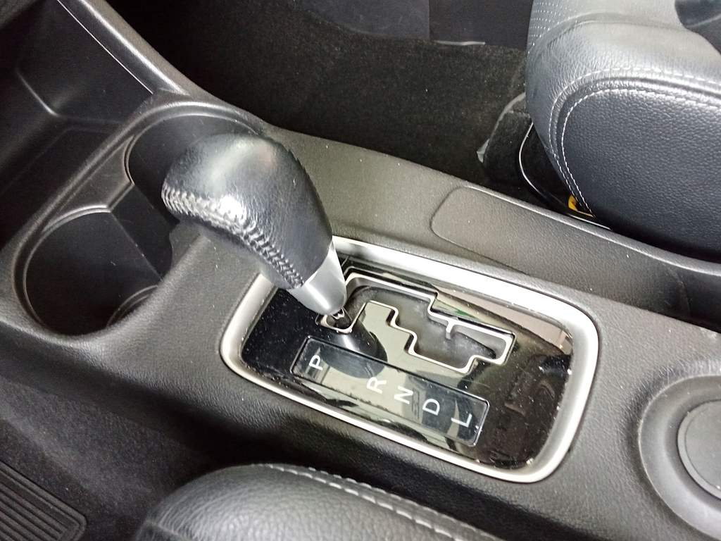 Mitsubishi Outlander Preto