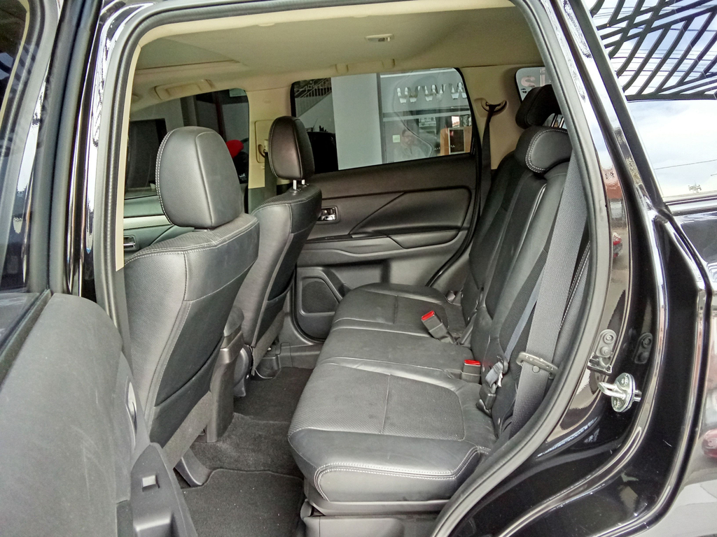 Mitsubishi Outlander Preto