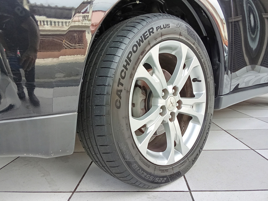 Mitsubishi Outlander Preto