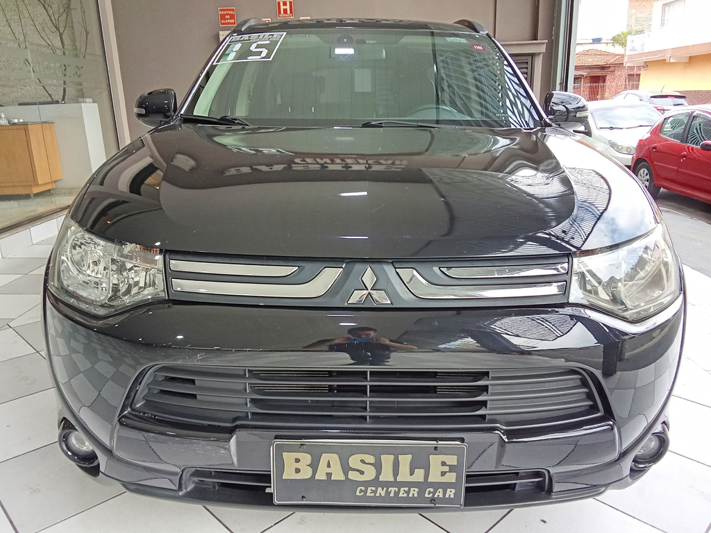 Mitsubishi Outlander Preto