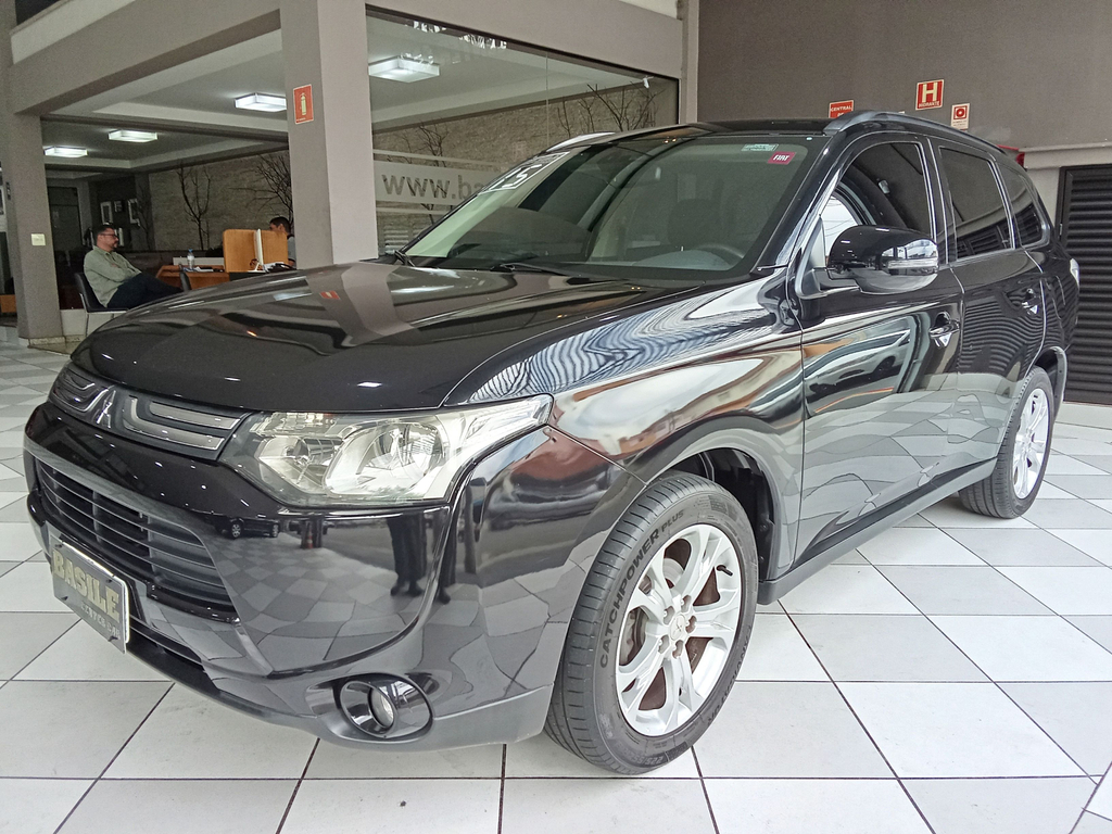 Mitsubishi Outlander Preto