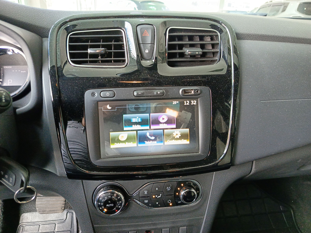 Renault Sandero Prata