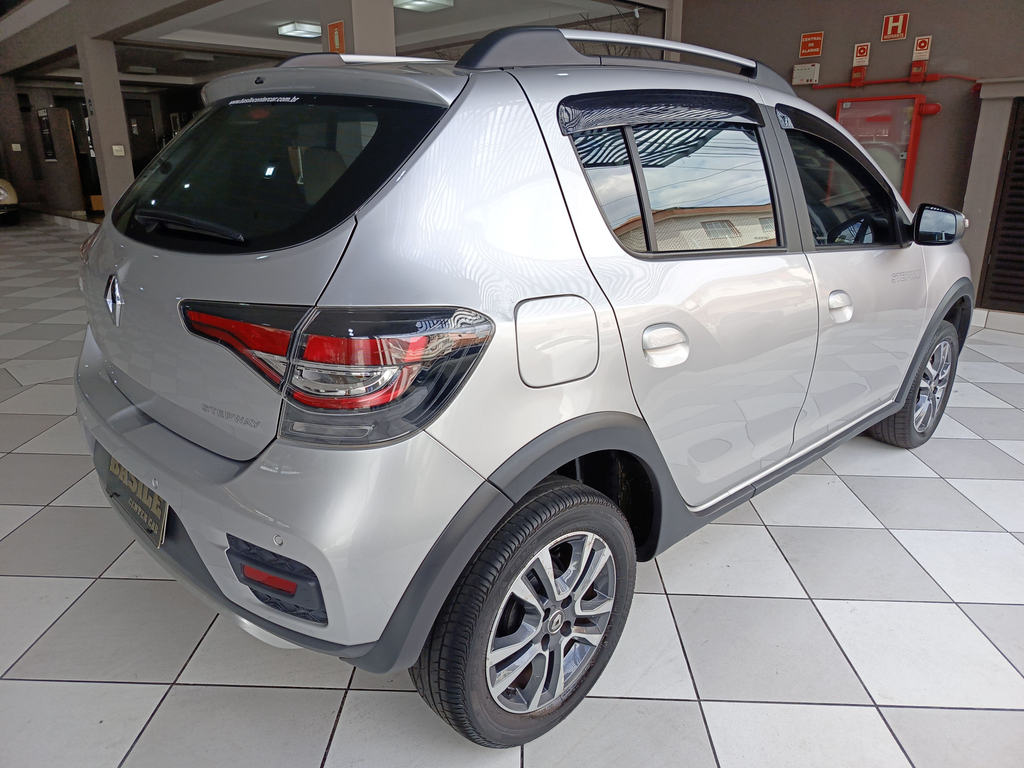 Renault Sandero Prata