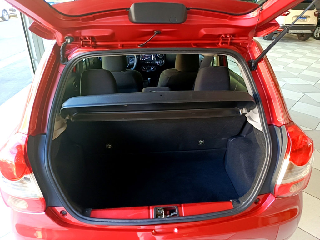 Toyota ETIOS Vermelho
