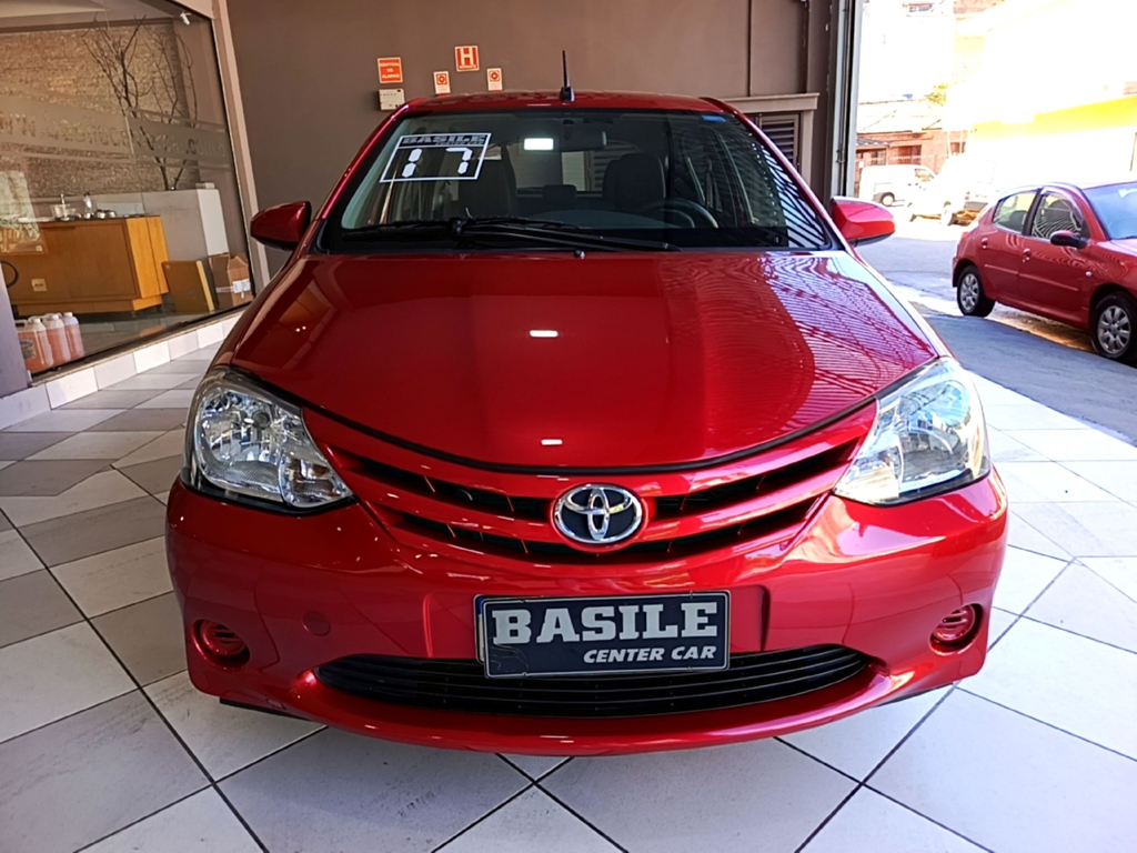 Toyota ETIOS Vermelho