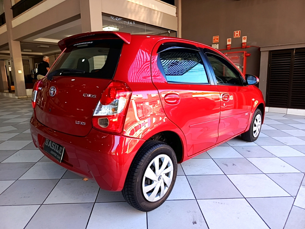 Toyota ETIOS Vermelho