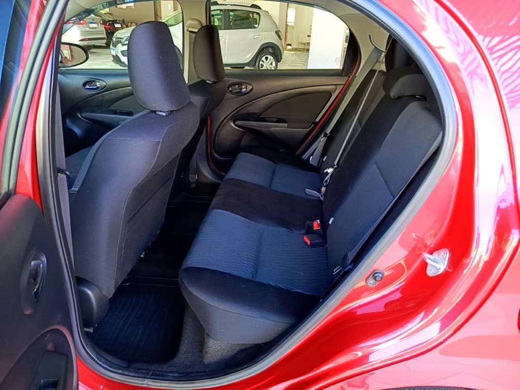 Toyota ETIOS Vermelho