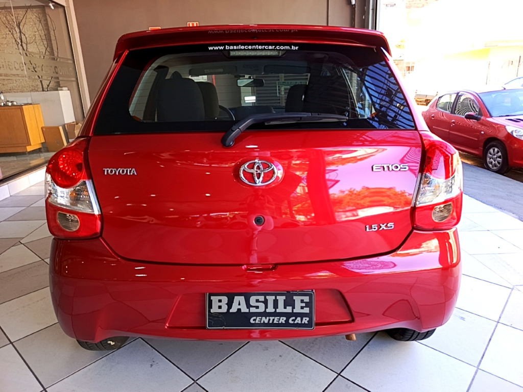 Toyota ETIOS Vermelho