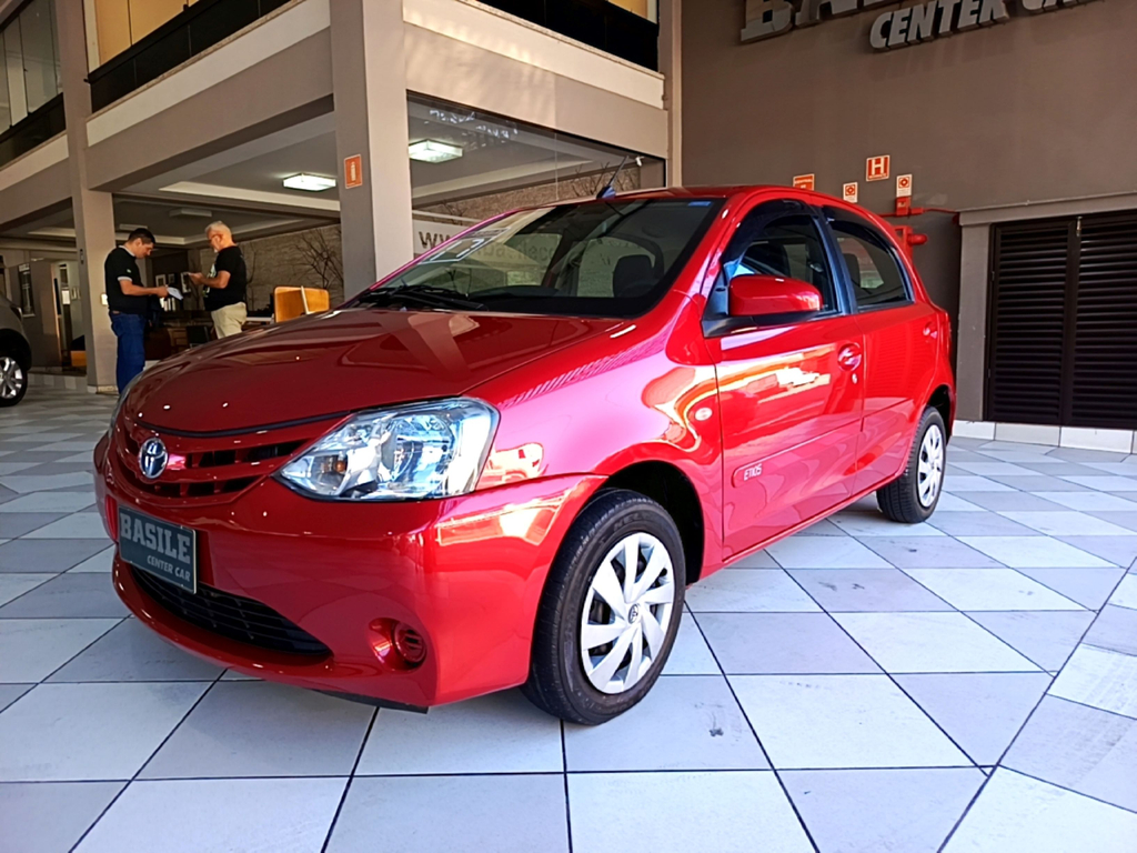 Toyota ETIOS Vermelho
