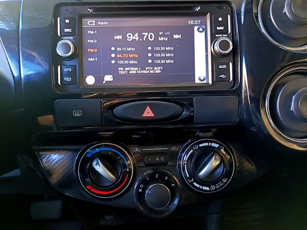 Toyota ETIOS Vermelho