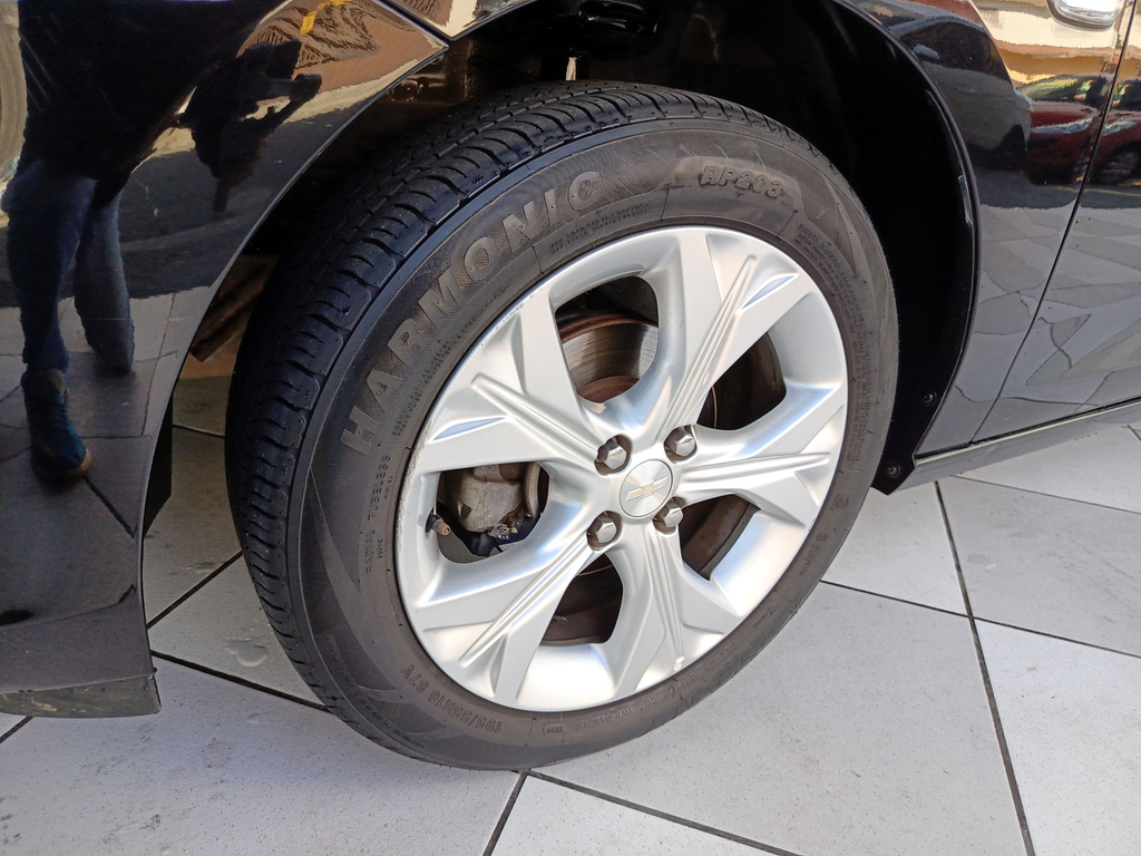Chevrolet Onix Sedan Preto