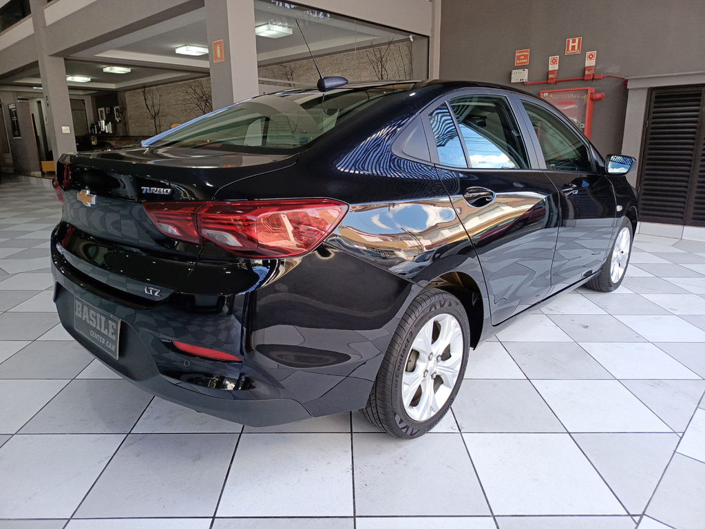 Chevrolet Onix Sedan Preto