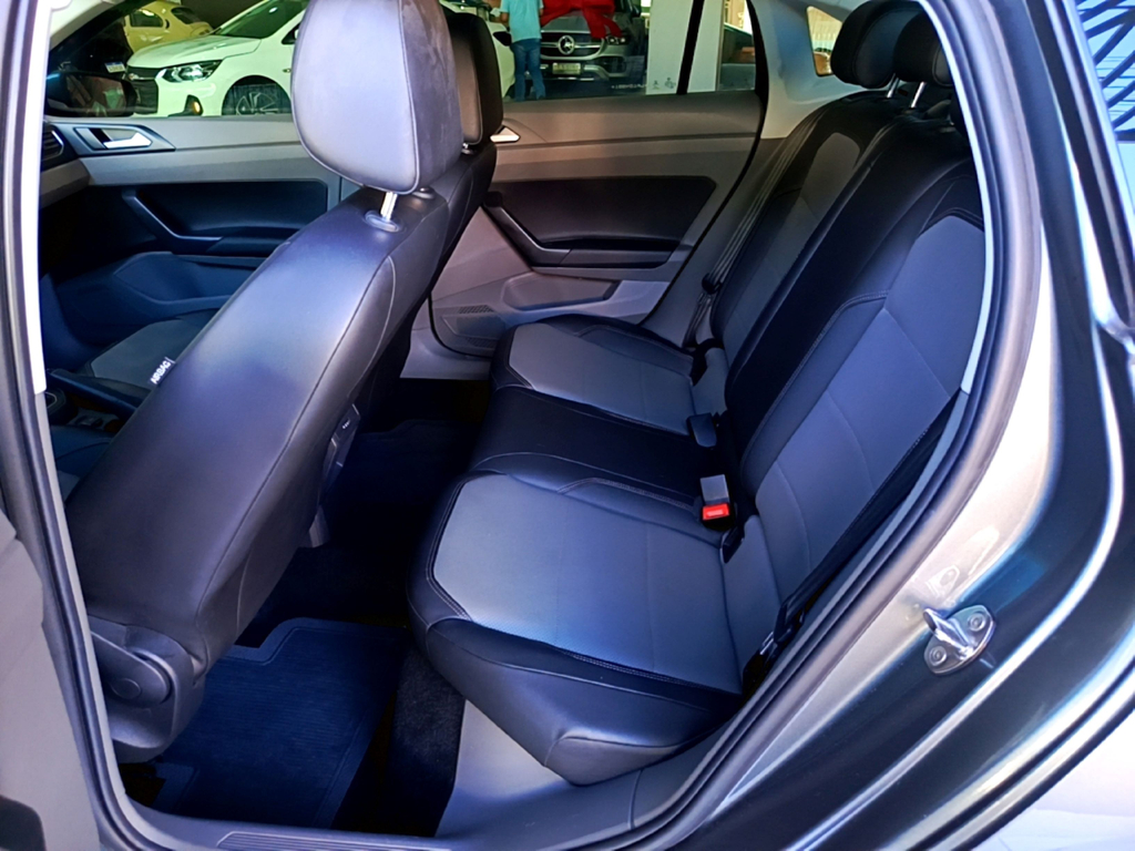 Volkswagen Virtus Cinza