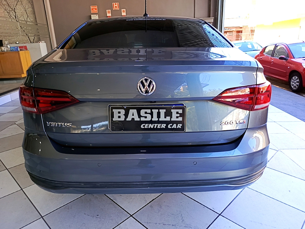 Volkswagen Virtus Cinza