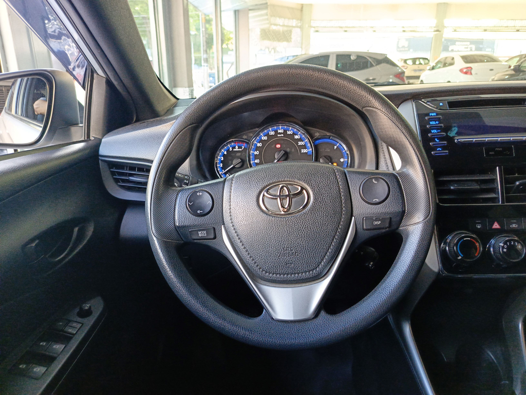 Toyota Yaris Hatch Prata