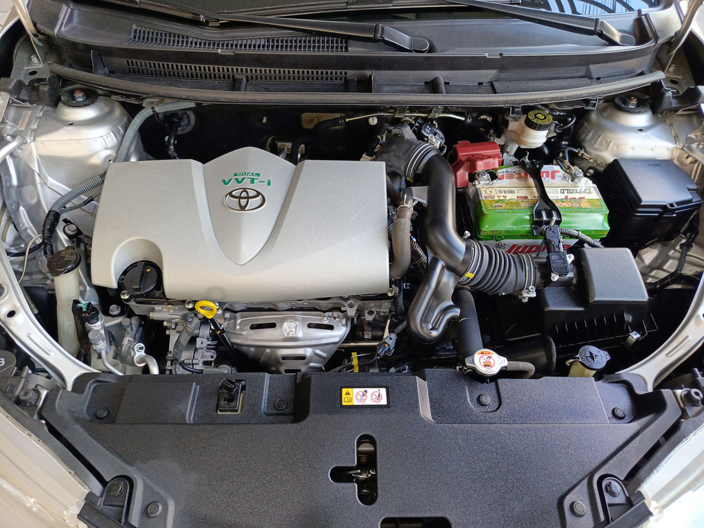 Toyota Yaris Hatch Prata