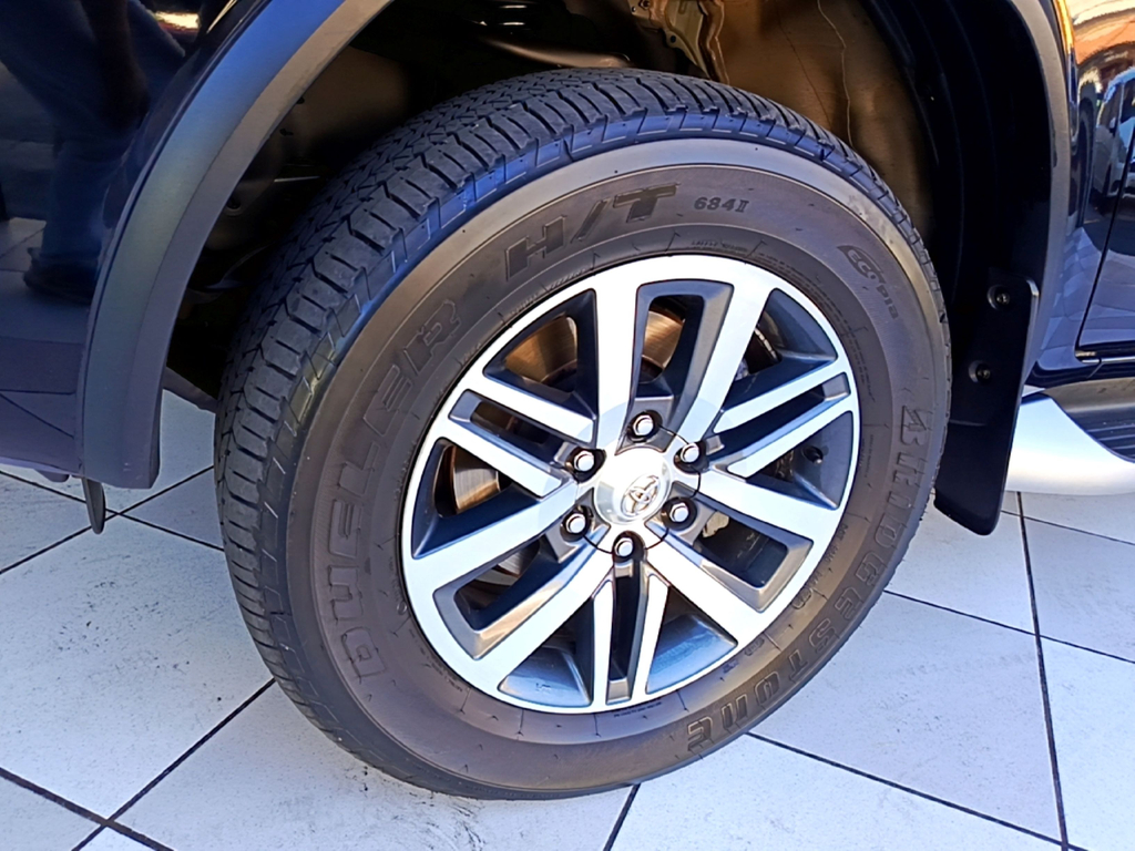 Toyota Hilux SW4 Preto