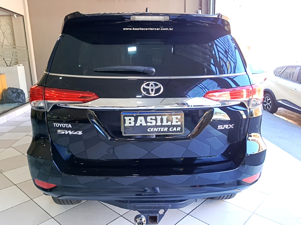 Toyota Hilux SW4 Preto