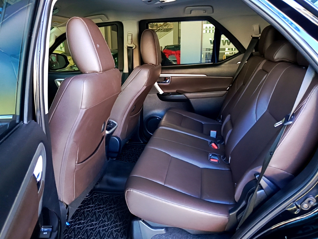 Toyota Hilux SW4 Preto