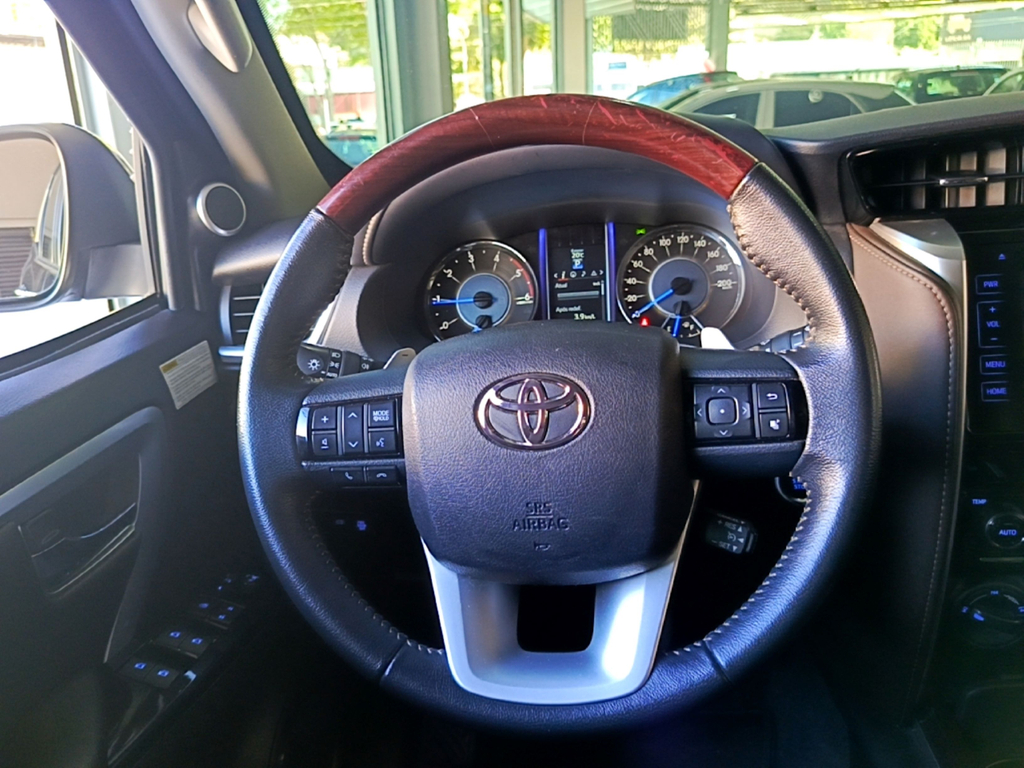 Toyota Hilux SW4 Preto