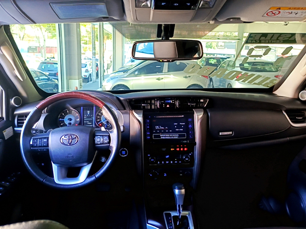 Toyota Hilux SW4 Preto