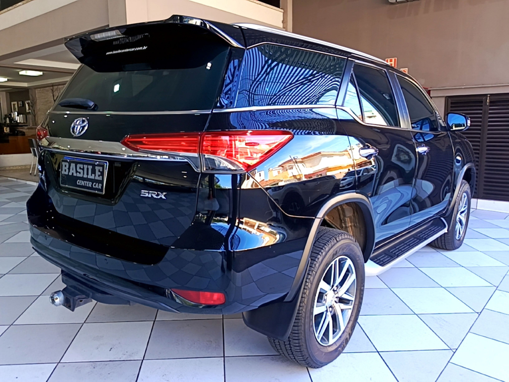 Toyota Hilux SW4 Preto