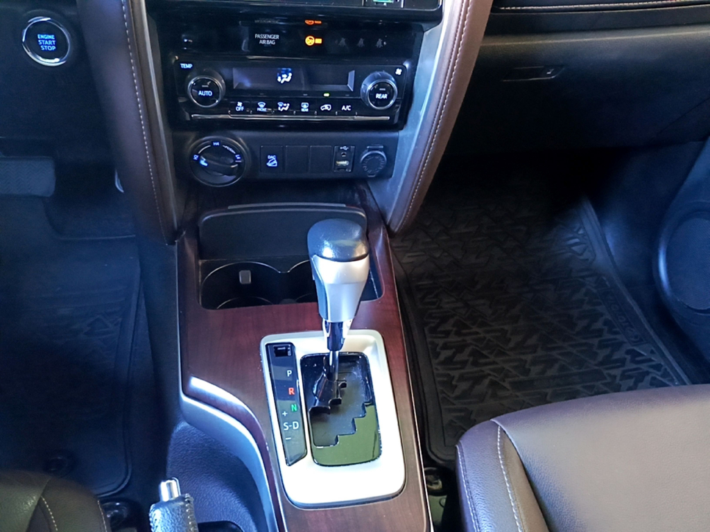 Toyota Hilux SW4 Preto
