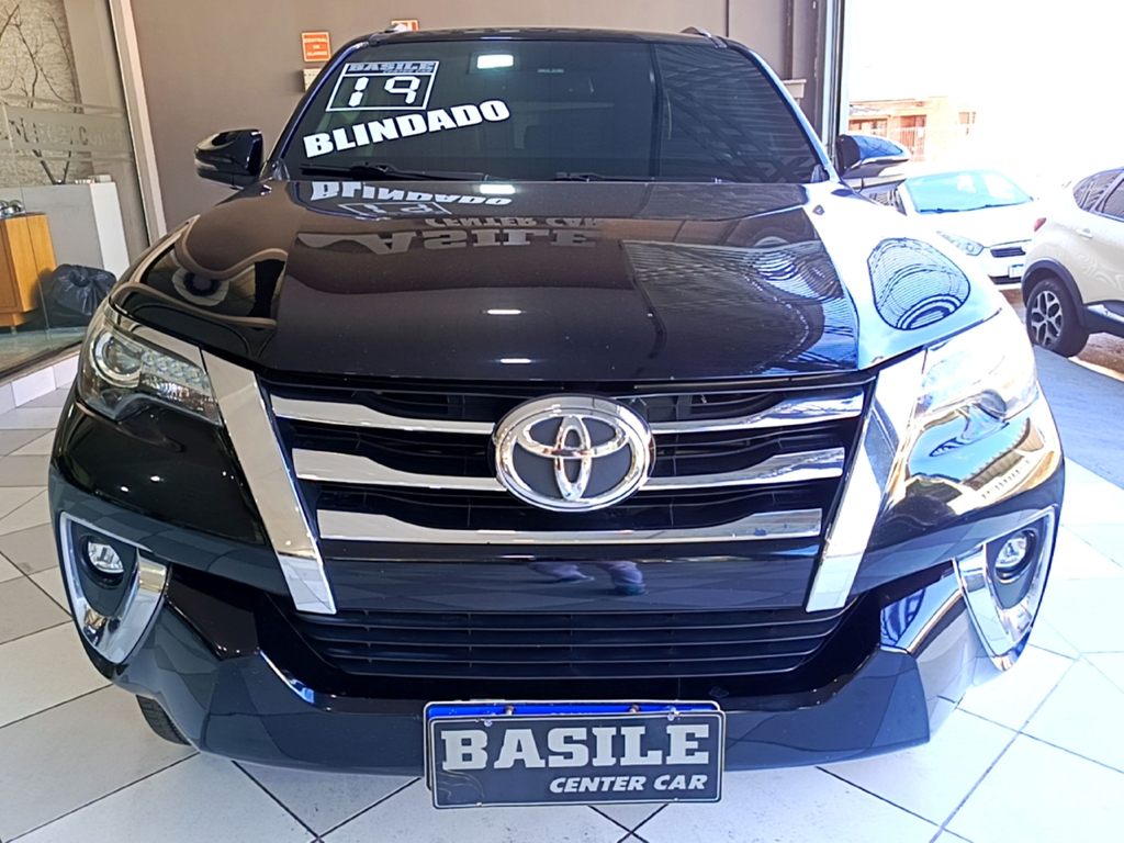 Toyota Hilux SW4 Preto