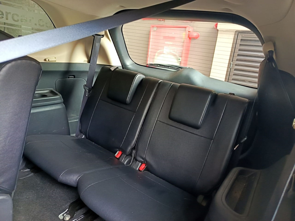 Mitsubishi Outlander Cinza