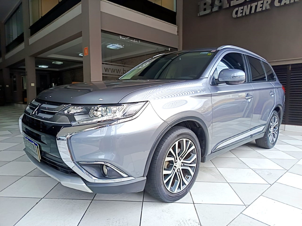 Mitsubishi Outlander Cinza