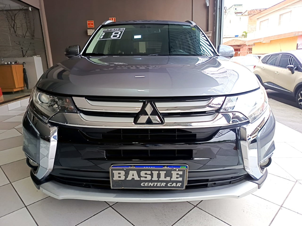 Mitsubishi Outlander Cinza