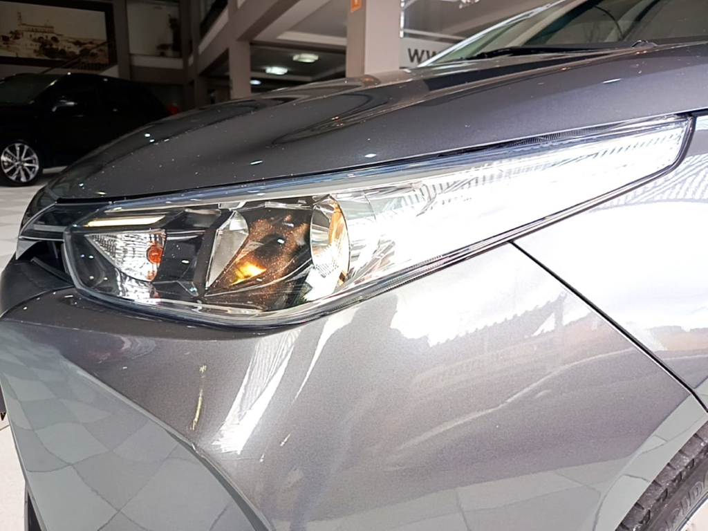 Toyota Yaris Sedan Cinza