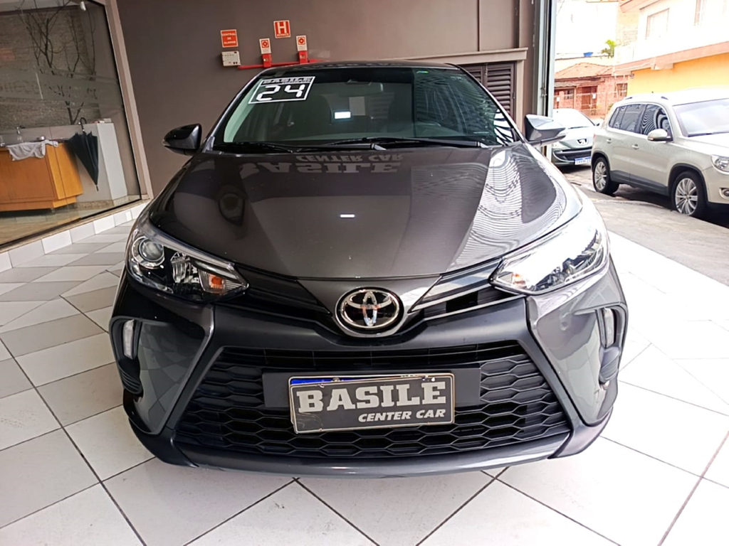 Toyota Yaris Sedan Cinza