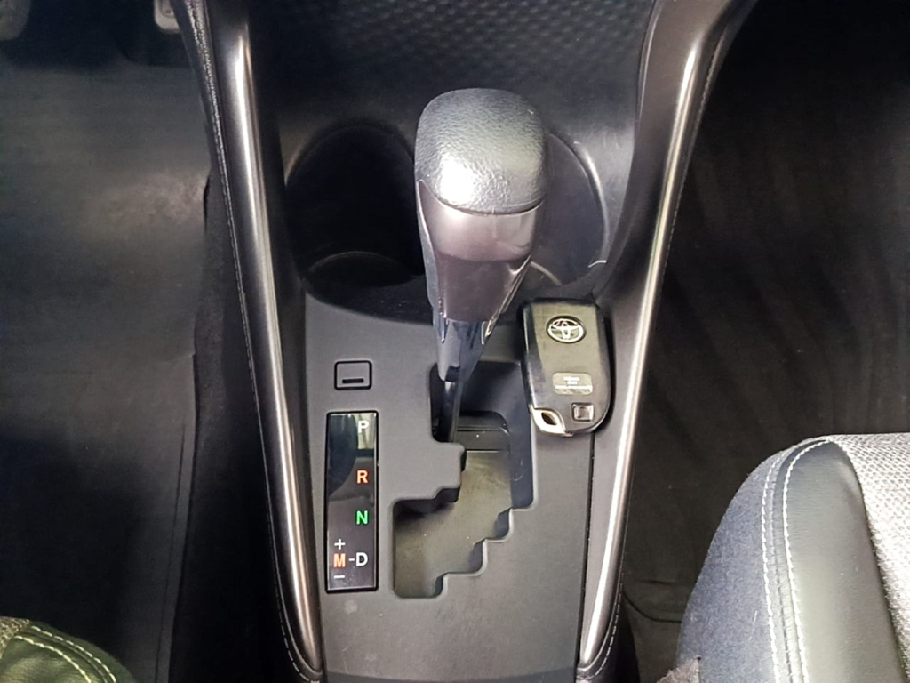 Toyota Yaris Sedan Cinza