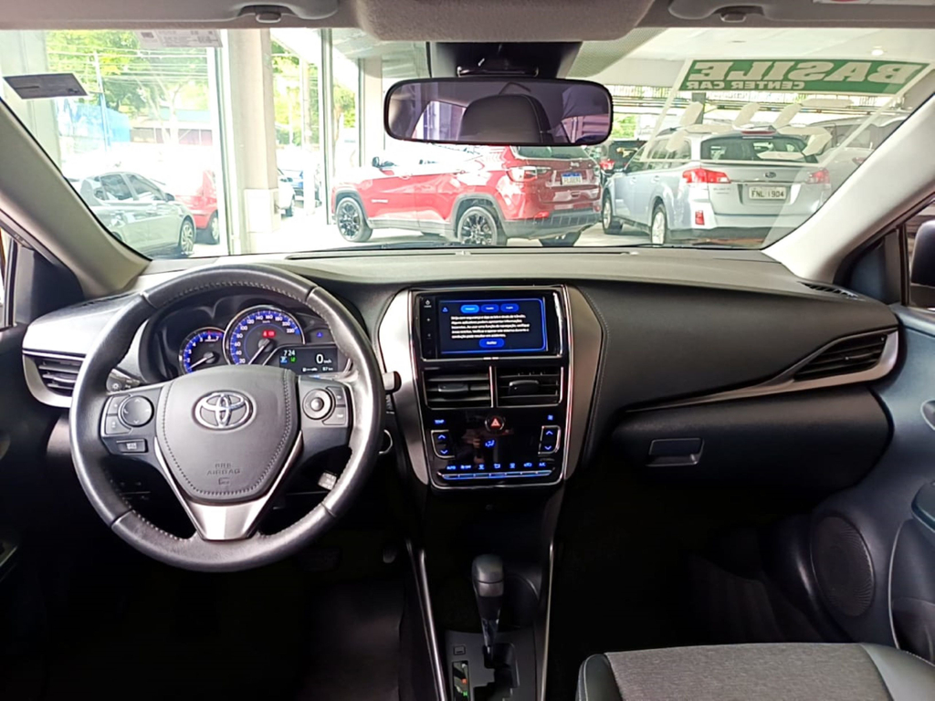 Toyota Yaris Sedan Cinza