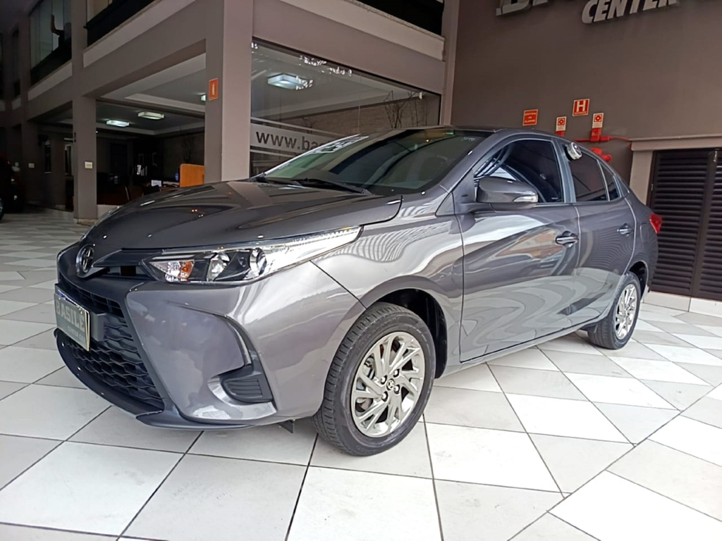 Toyota Yaris Sedan Cinza