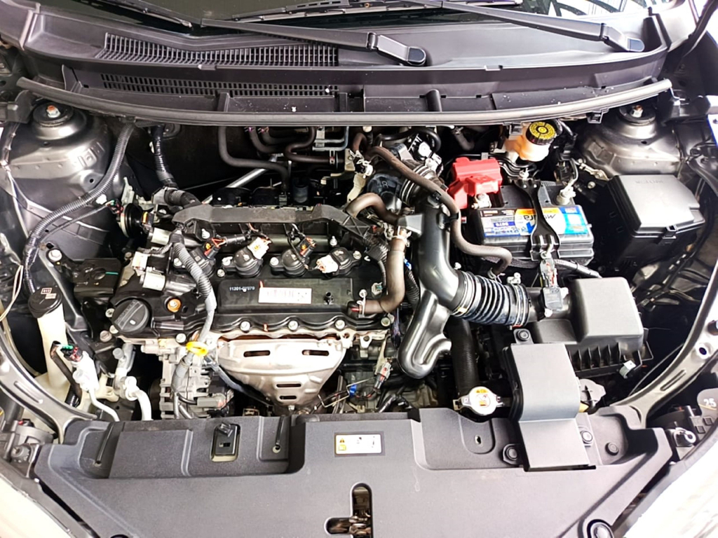 Toyota Yaris Sedan Cinza
