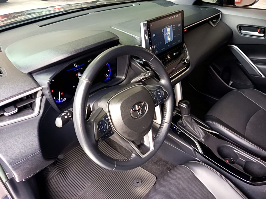 Toyota Corolla Cross Preto