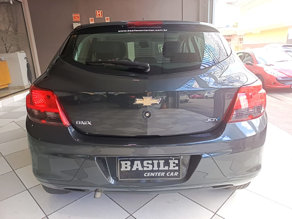 Chevrolet Onix Cinza