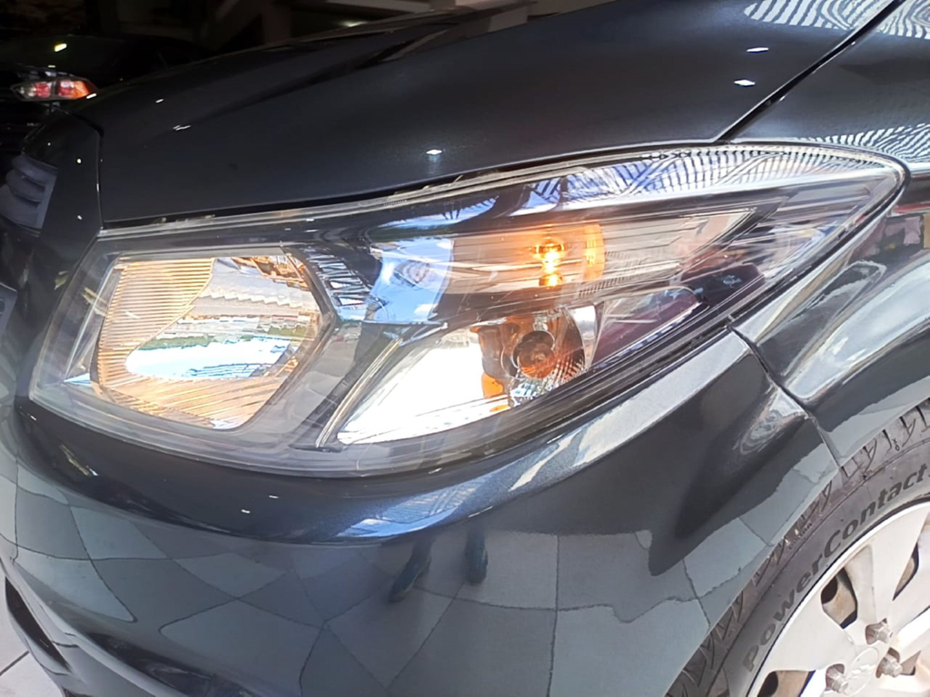 Chevrolet Onix Cinza