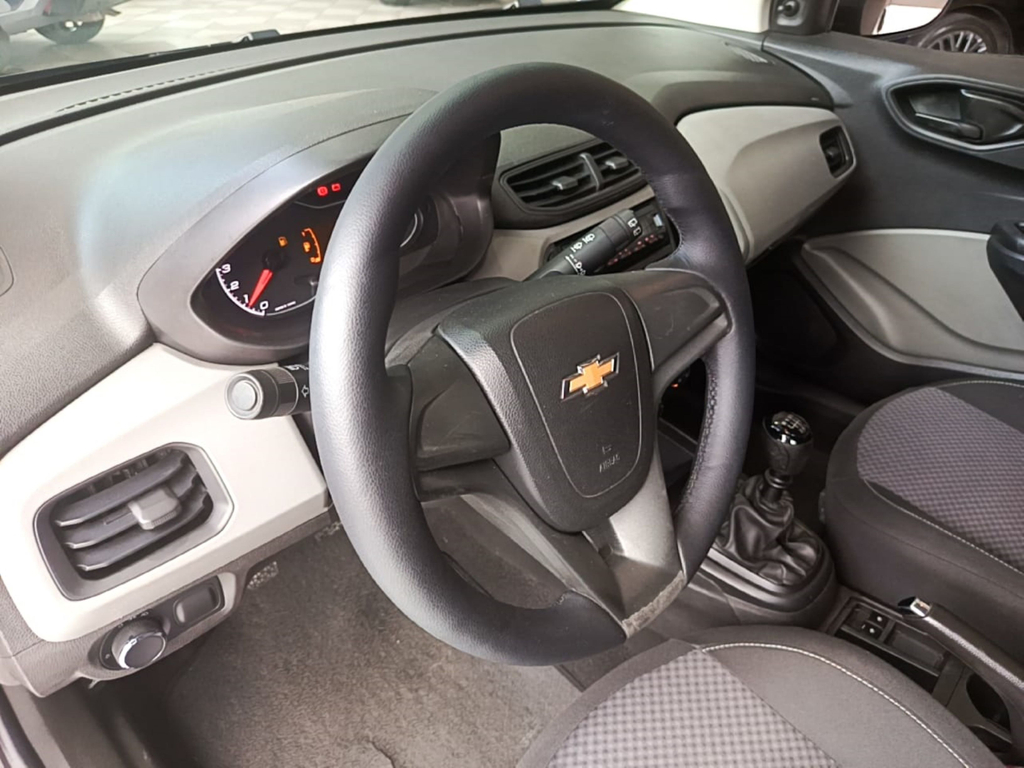 Chevrolet Onix Cinza