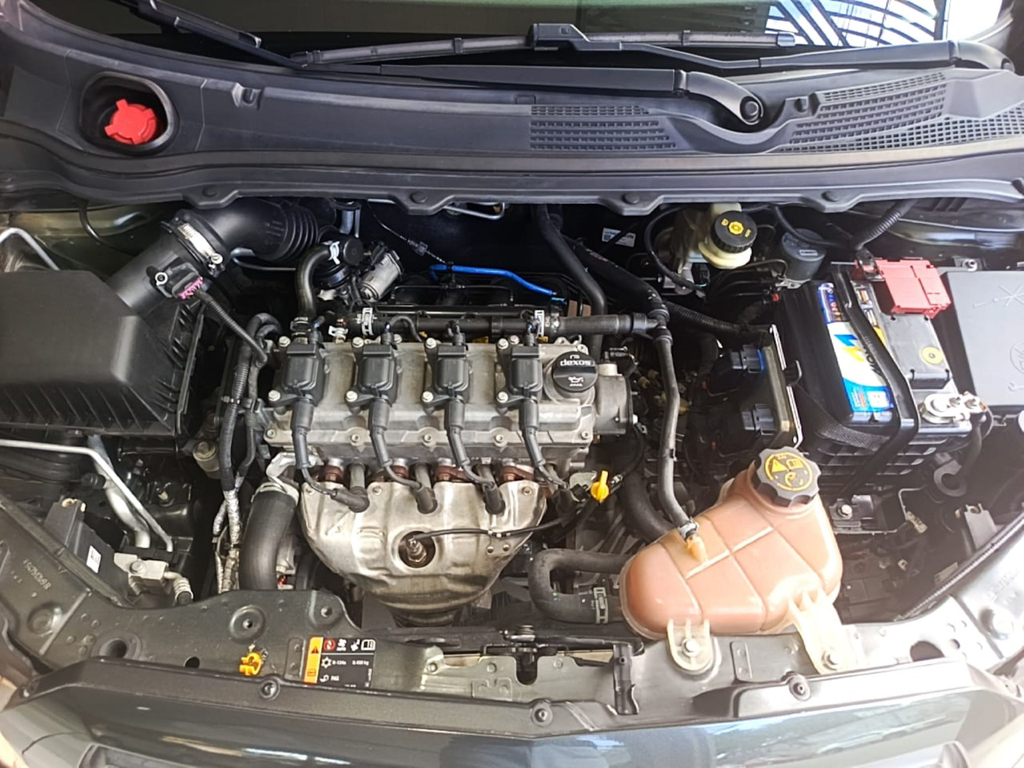 Chevrolet Onix Cinza