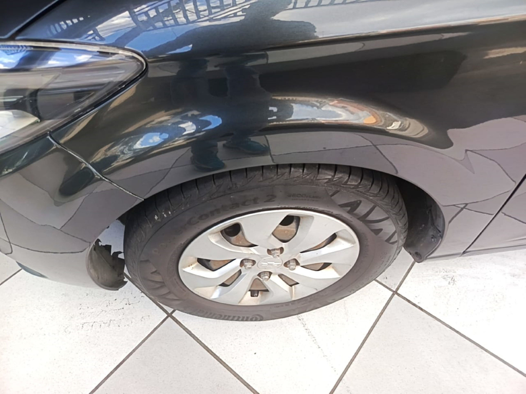 Chevrolet Onix Cinza