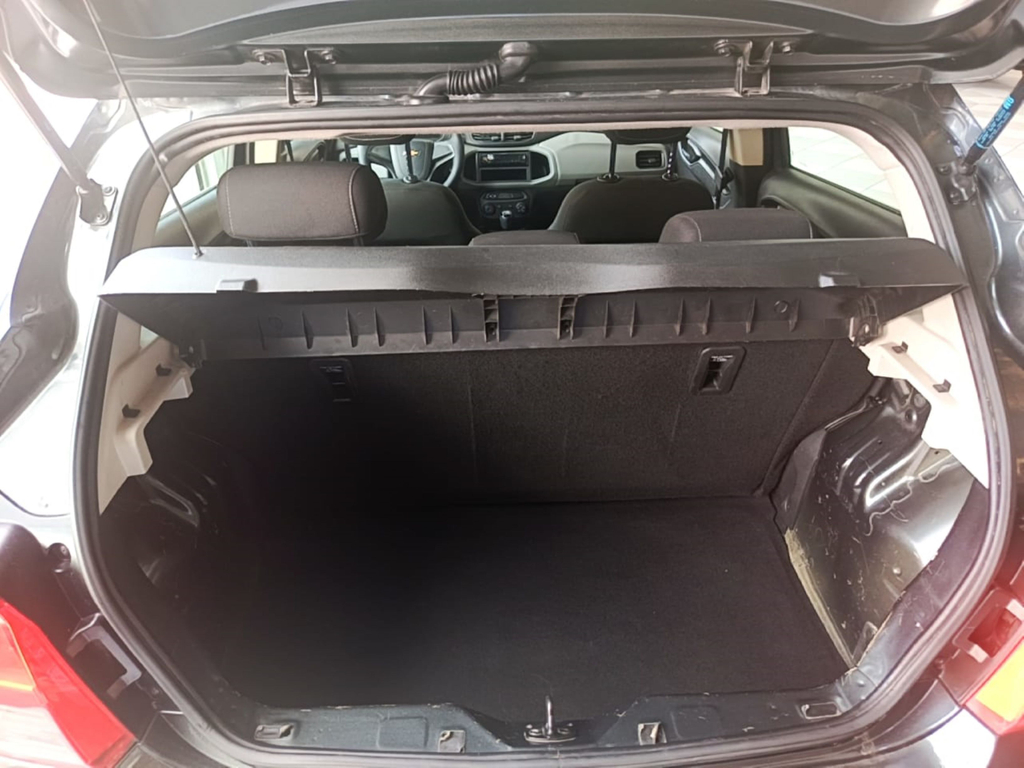 Chevrolet Onix Cinza