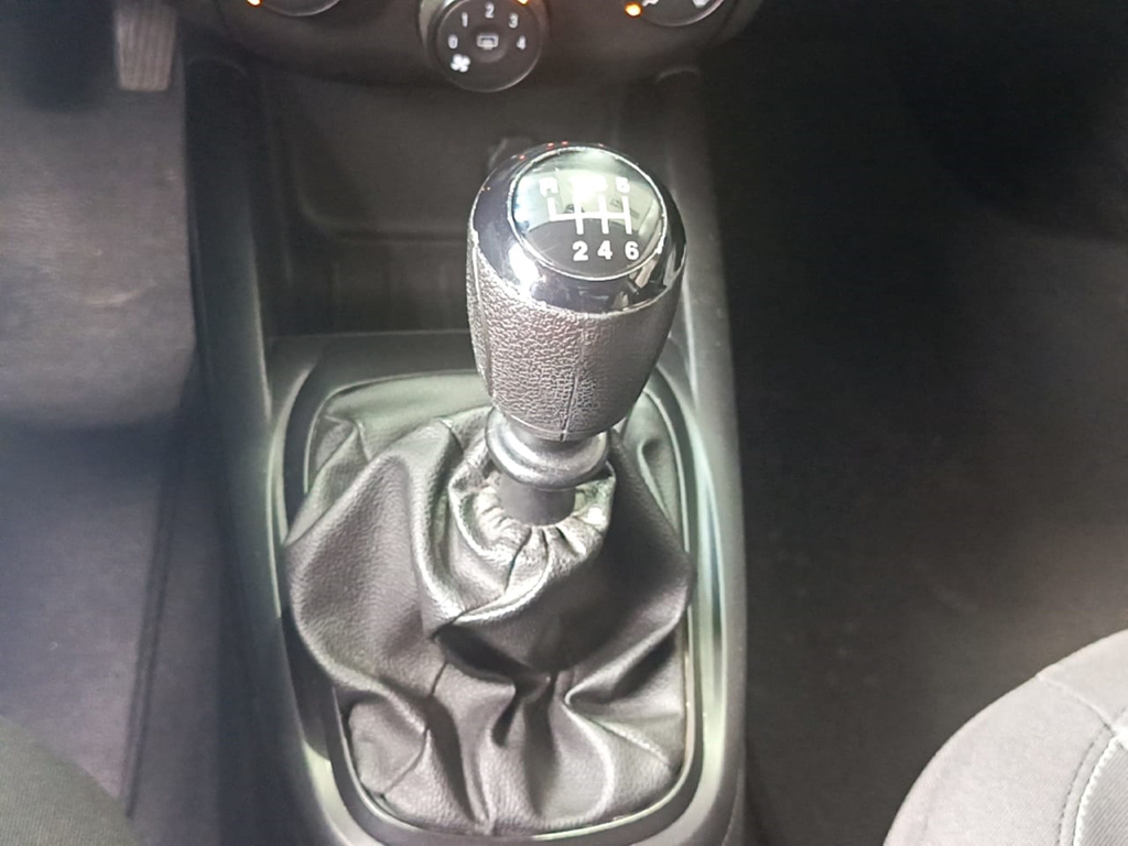 Chevrolet Onix Cinza